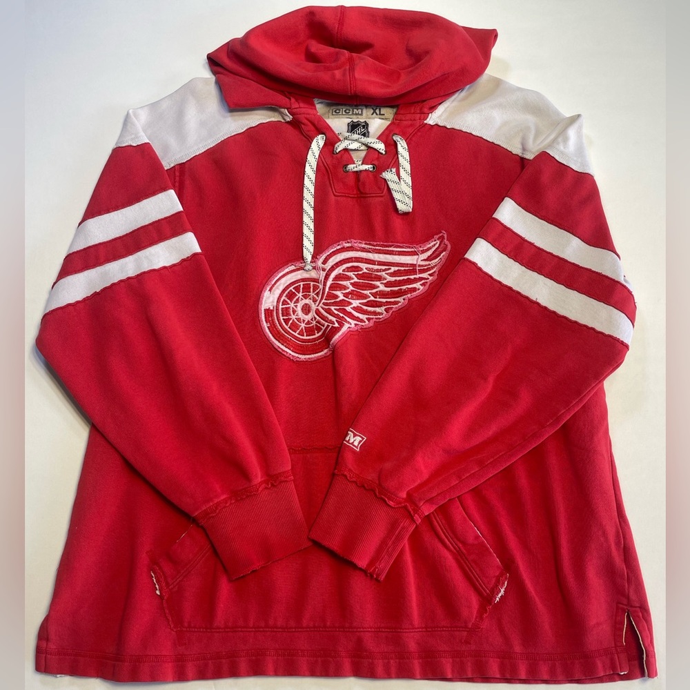 CCM Detroit Red Wings "Hockey Lacer" hoodie in men's size XL